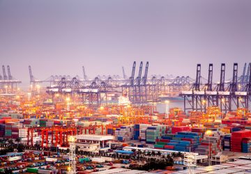 Movimentação de contêineres dos portos da China cresce nos primeiros 7 meses