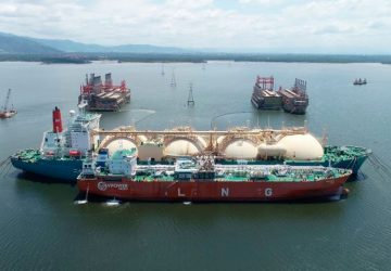 Porto de Itaguaí realiza 1ª operação de transferência de gás entre navios atracados a contrabordo