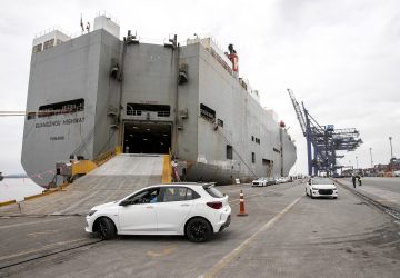Montadora com sede no Rio Grande do Sul passa a exportar veículos pelo Porto de Paranaguá
