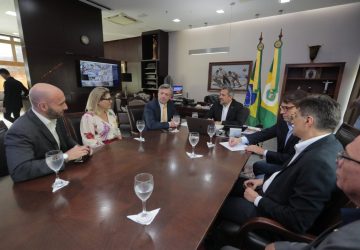 Diretor do Porto de Roterdã tem reunião com governador e diretoria do Complexo do Pecém