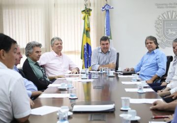 Governador discute obras da rota bioceânica com setor de transportes de MS