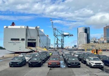Porto de Itajaí recebe nova atracação de navio com veículos importados