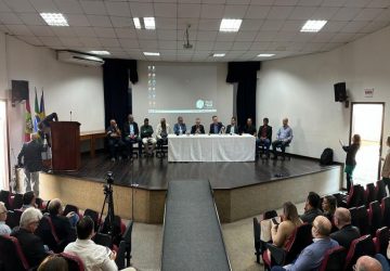 Porto de Itajaí voltará a ter movimentação de contêineres em cerca de um mês
