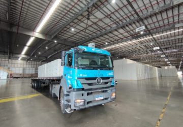 Suzano inicia testes com caminhão autônomo para a movimentação de celulose no Porto do Itaqui