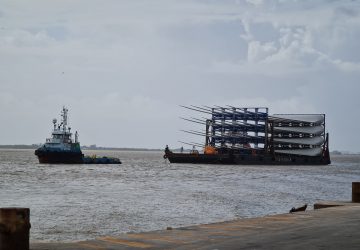Segundo lote de pás que irão compor o Parque Eólico Coxilha Negra chega ao Porto do Rio Grande