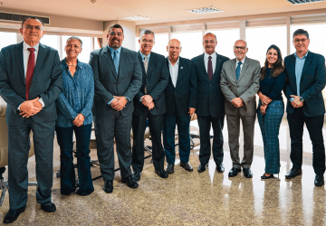 Importância da logística portuária no Brasil é tema de encontro entre CNT e Fenop
