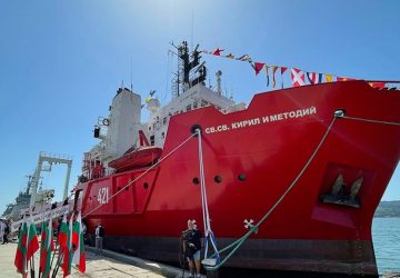 Navio polar búlgaro São Cirilo e São Metódio atraca neste domingo no Porto de Rio Grande