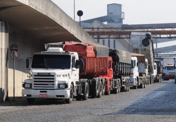 Abril registra alta na movimentação de cargas em rodovias, ferrovias, portos e aeroportos