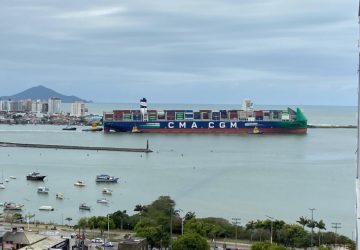 Porto de Itajaí recebeu o maior navio em sua história portuária