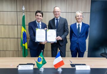 Brasil e França assinam acordo de cooperação nas áreas portuária e aeroportuária em reunião no MPor