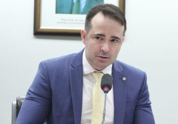 Comissão de Viação aprova novas regras para apoio a caminhoneiros em portos