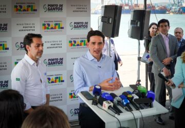 Silvio Costa Filho e Anderson Pomini dão início à derrocagem no Porto de Santos