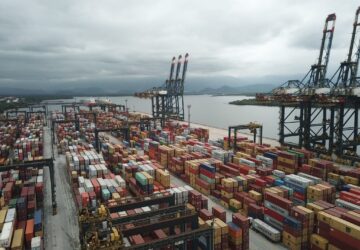 Fevereiro mantém recorde na movimentação de contêineres do Porto de Santos