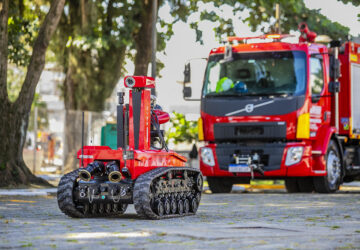Robô de combate a incêndio é testado no Porto de Paranaguá